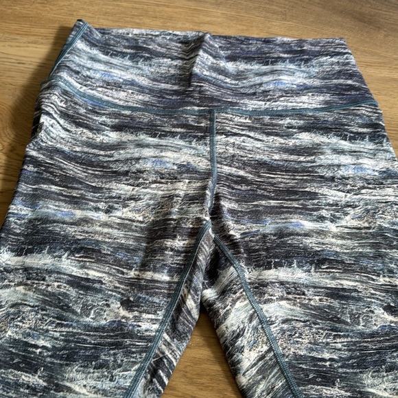 Lululemon  25” navy and white. Excellent condition! - Picture 2 of 7